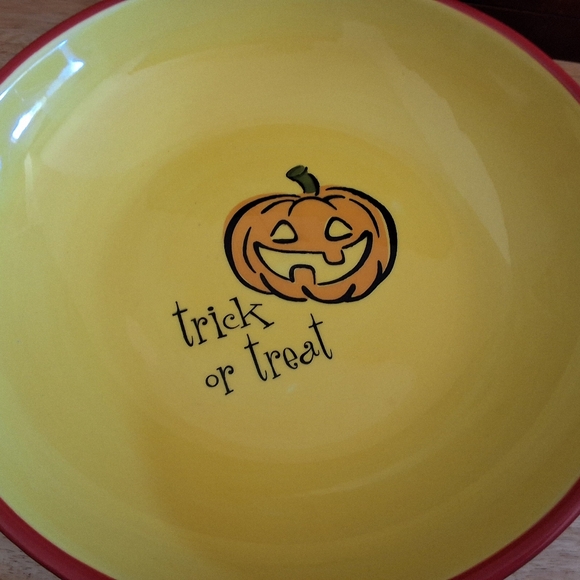 HALLOWEEN Treats Ceramic Serving Bowl - Picture 15 of 15